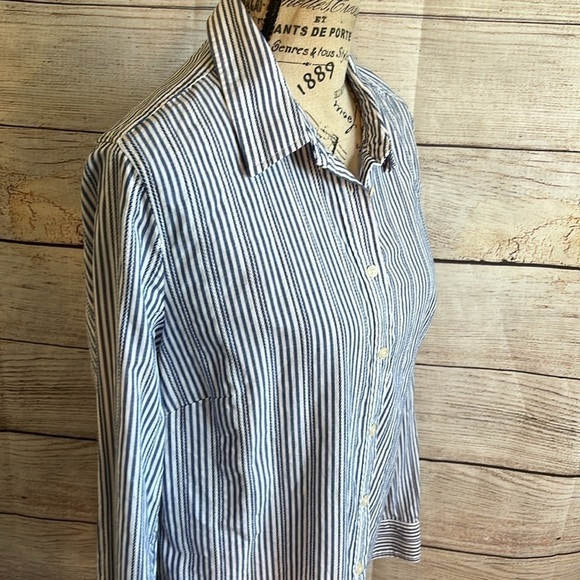 Talbots Casual Button Down Shirt Striped Collared Size Medium Cotton Blue White - Picture 3 of 9
